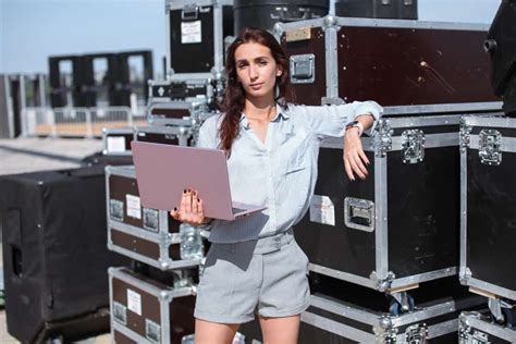 how to find a manager for music how to identify the right fit for your musical career